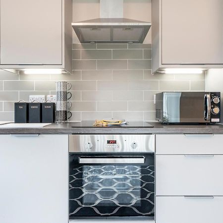 Апартаменты Pass The Keys Luxurious 1Br Apt In Prime Location With Top Amenities Белфаст Экстерьер фото
